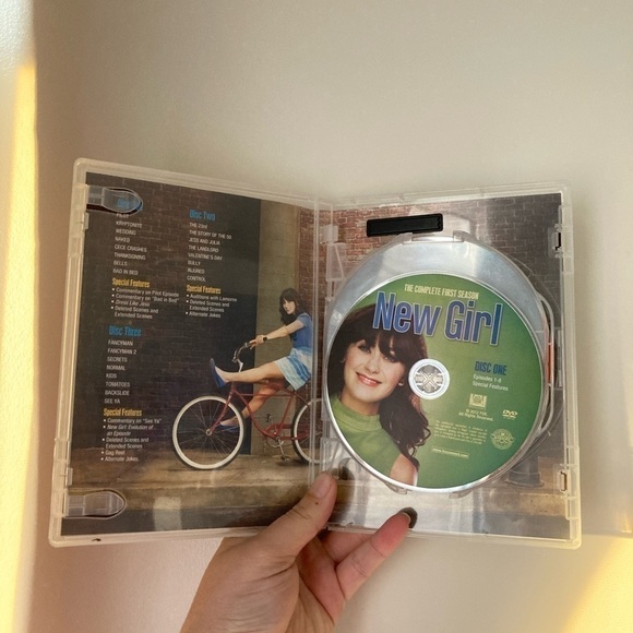 5 for $20 - NEW Girl Season 1 On DVD - Picture 2 of 4